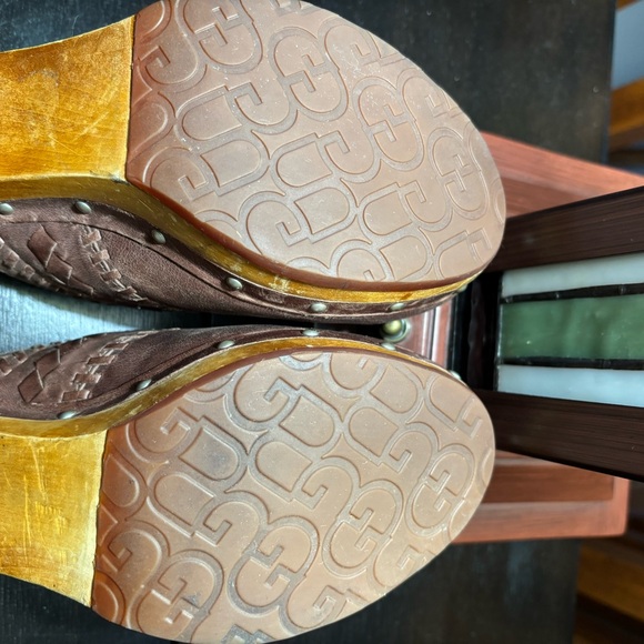 UGG Vivica leather clogs. Size 6 - Picture 5 of 5